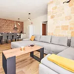 Vulelija By Interhome *