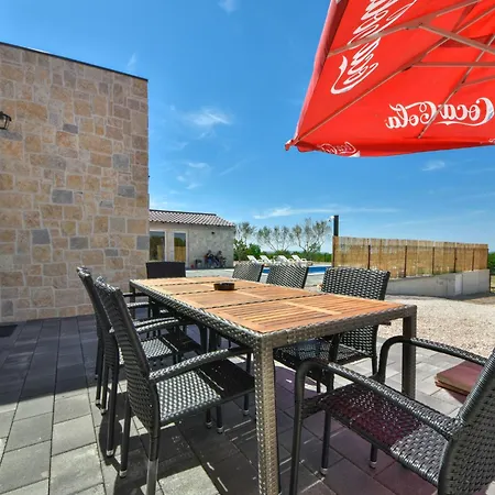 Vulelija By Interhome בנקובאץ